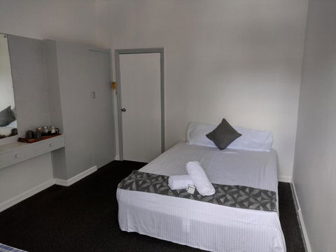 Ayr Hotel - Accommodation Whitsundays 4