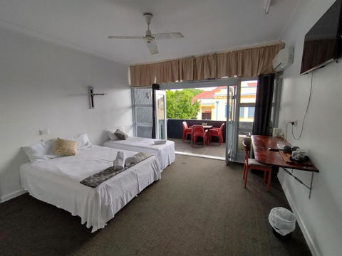 Ayr Hotel - Accommodation Whitsundays 1