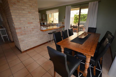 Ayres Rocks - Accommodation Whitsundays 1