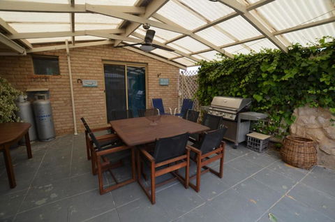 Ayres Rocks - Accommodation Whitsundays 2