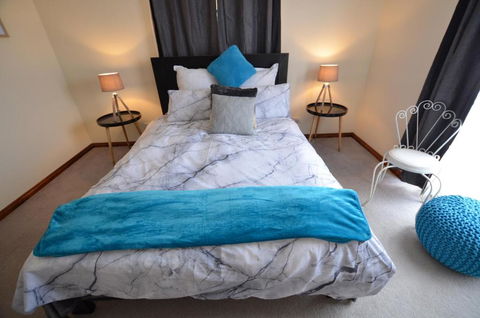 Ayres Rocks - Accommodation Whitsundays 4