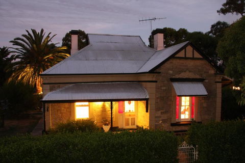 Azalea Cedar-Rose Barossa Valley Villa - Accommodation Whitsundays 3