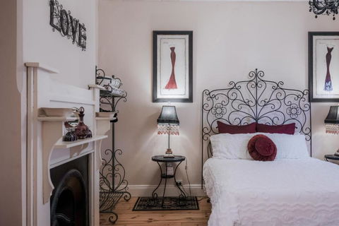 Azalea Cedar-Rose Barossa Valley Villa - Accommodation Whitsundays 4
