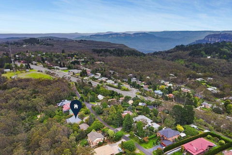 Azimuth - Spacious Family Retreat With City Views - Accommodation Whitsundays 4