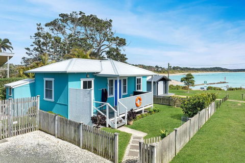 Aurora Quintessential Beachfront Couples Getaway - Accommodation Whitsundays 0