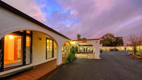 Azalea Motel - Accommodation Whitsundays 0