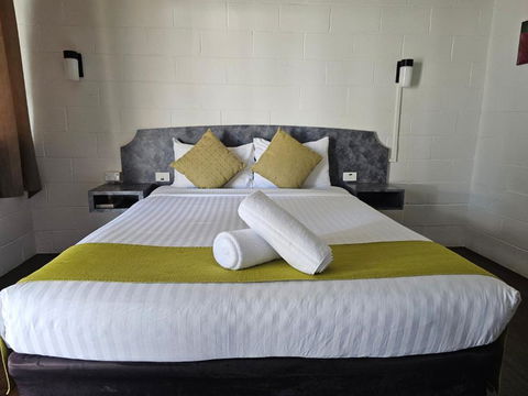 Azalea Motel - Accommodation Whitsundays 1