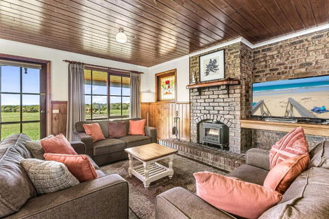 Apollo Bay Cottages- Hopetoun - Accommodation Whitsundays 0