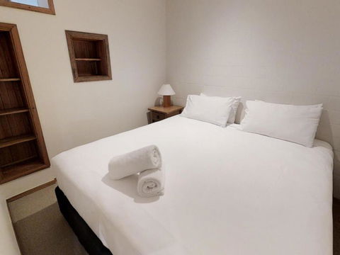 Apartment 4 - Accommodation Whitsundays 3