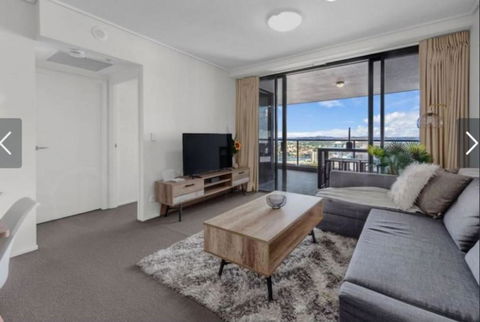 AU1 - Aurora Skyscraper CBD For Business Or Pleasure - Accommodation Whitsundays 0