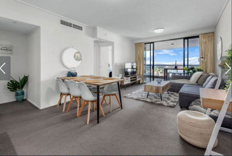 AU1 - Aurora Skyscraper CBD For Business Or Pleasure - Accommodation Whitsundays 1