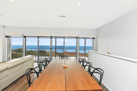 Avaya Sellicks Beachfront Getaway- Wifi - Accommodation Whitsundays 0