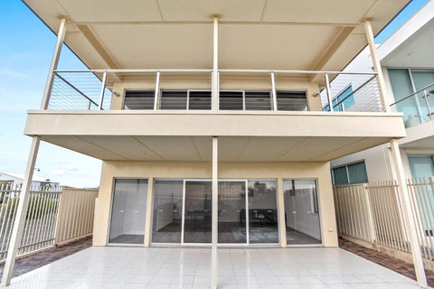 Avaya Sellicks Beachfront Getaway- Wifi - Accommodation Whitsundays 3