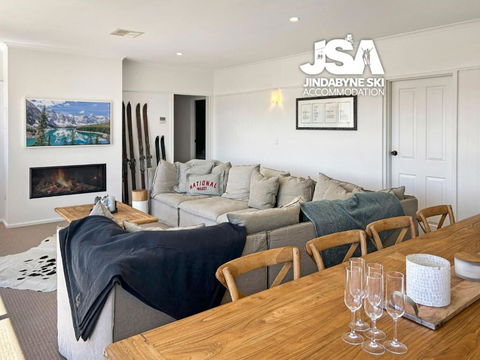Avalon - Accommodation Whitsundays 1