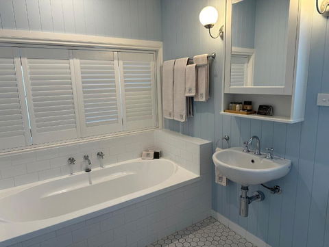 B & B On The Water - Accommodation Whitsundays 2