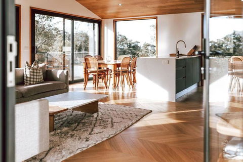 B E R T I E - Central Bicheno - Accommodation Whitsundays 0