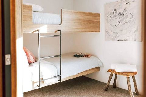 B E R T I E - Central Bicheno - Accommodation Whitsundays 2