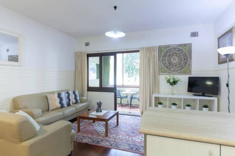 B2 Crawley Apartment 1 BRM & Sleepout Near UWA - Accommodation Whitsundays 3