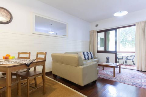 B2 Crawley Apartment 1 BRM & Sleepout Near UWA - Accommodation Whitsundays 1
