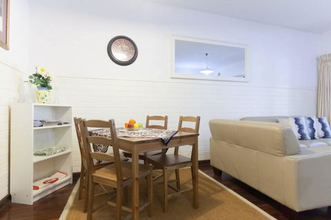 B2 Crawley Apartment 1 BRM & Sleepout Near UWA - Accommodation Whitsundays 4