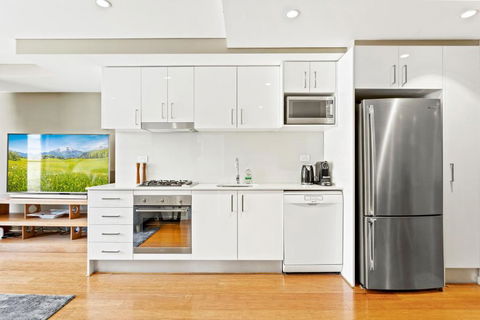 B208S - The Waverton Escape - Accommodation Whitsundays 3