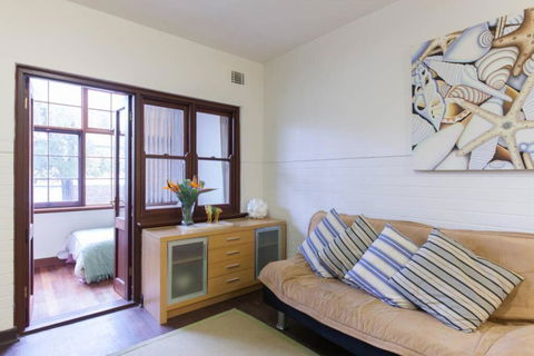 B3 Crawley Apartment 1 BRM & Sleepout Near UWA - Accommodation Whitsundays 3