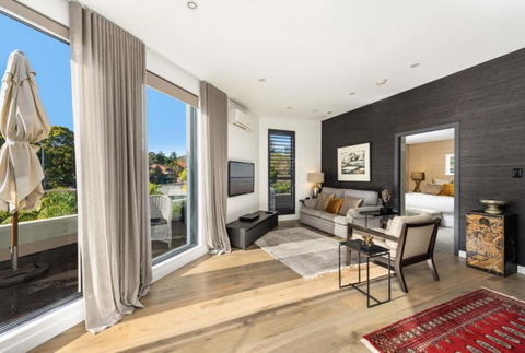 B312S - Luxury Waverton Apartment - Accommodation Whitsundays 0