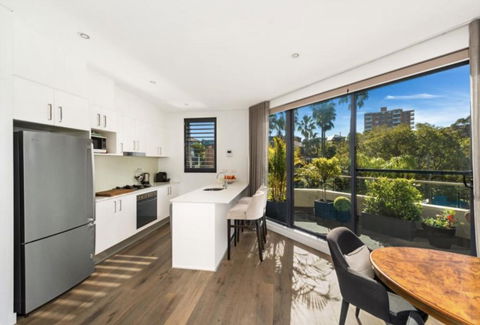 B312S - Luxury Waverton Apartment - Accommodation Whitsundays 1