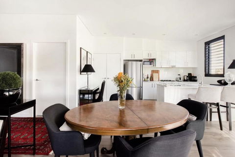 B312S - Luxury Waverton Apartment - Accommodation Whitsundays 2