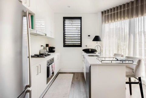 B312S - Luxury Waverton Apartment - Accommodation Whitsundays 3