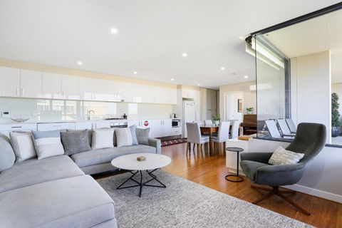 B314S - Waverton Village Heights - Accommodation Whitsundays 2
