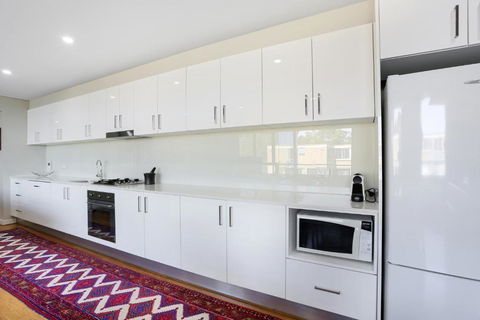 B314S - Waverton Village Heights - Accommodation Whitsundays 3