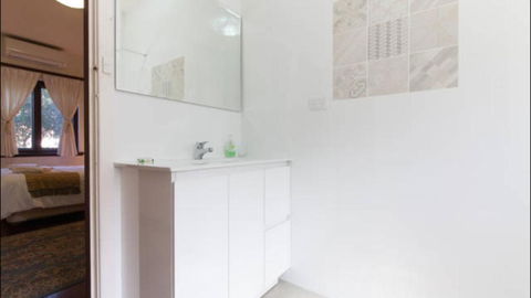 B4 Crawley Apartment 1 BRM & Sleepout Near UWA - Accommodation Whitsundays 3