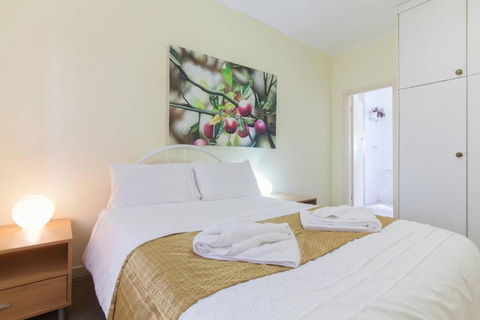 B5 Crawley Apartment 1 BRM & Sleepout Near UWA - Accommodation Whitsundays 0
