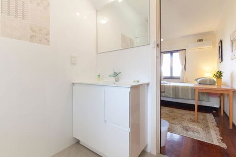 B8 Crawley Apartment 1 BRM & Sleepout Near UWA - Accommodation Whitsundays 0