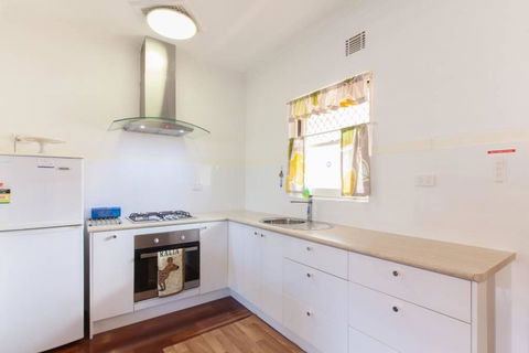 B8 Crawley Apartment 1 BRM & Sleepout Near UWA - Accommodation Whitsundays 2