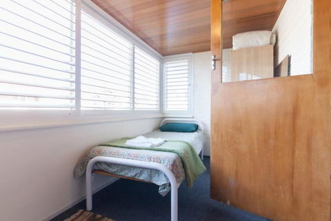 B8 Crawley Apartment 1 BRM & Sleepout Near UWA - Accommodation Whitsundays 4