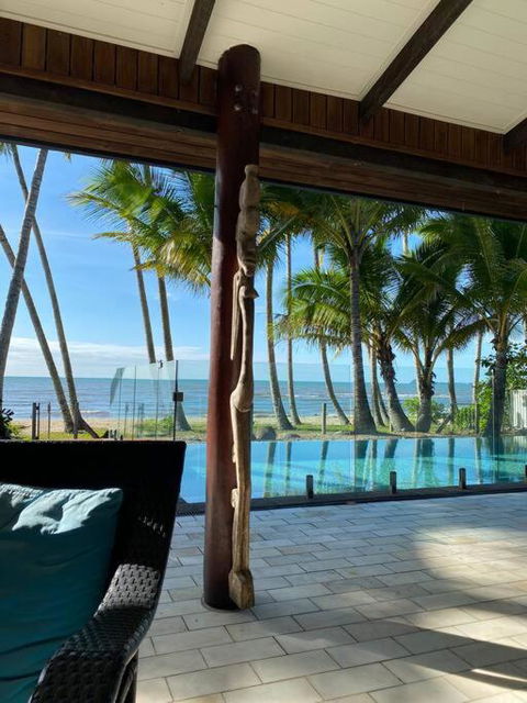 BALA Beach House On ABSOLUTE Beachfront - Accommodation Whitsundays 0