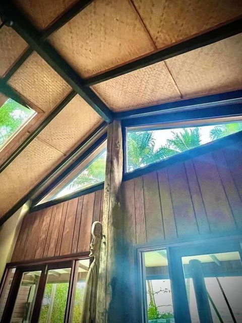 BALA Beach House On ABSOLUTE Beachfront - Accommodation Whitsundays 3
