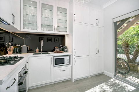 BALO1 - The Esplanade - Mosman - Accommodation Whitsundays 2