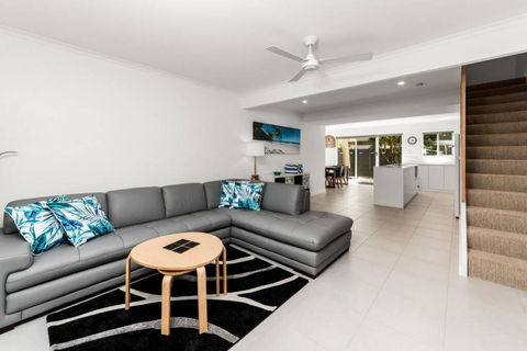 BARBADOS Ultimate Laid-back Holiday - Flat Stroll To River - Accommodation Whitsundays 0