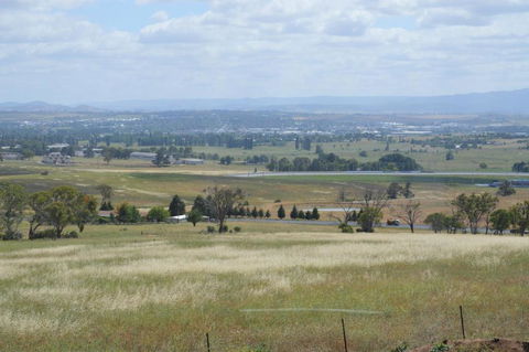 BATHURST GOLDFIELDS RESIDENCE On MOUNT PANORAMA - Accommodation Whitsundays 4