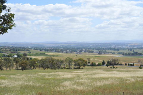 BATHURST GOLDFIELDS RESIDENCE On MOUNT PANORAMA - Accommodation Whitsundays 1