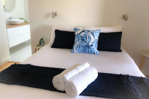 BAY OF FIRES BEACH SHACK Ocean Views From A Modern Beachhouse - Accommodation Whitsundays 1