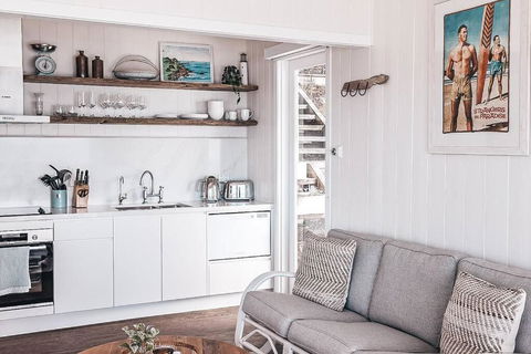 BAY PROPERTIES . Beach House Studio - Accommodation Whitsundays 1