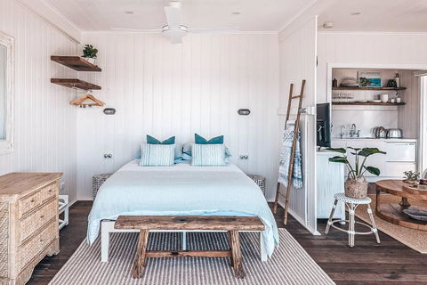 BAY PROPERTIES . Beach House Studio - Accommodation Whitsundays 4