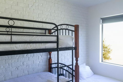 BAY PROPERTIES . Beach Street - Accommodation Whitsundays 4