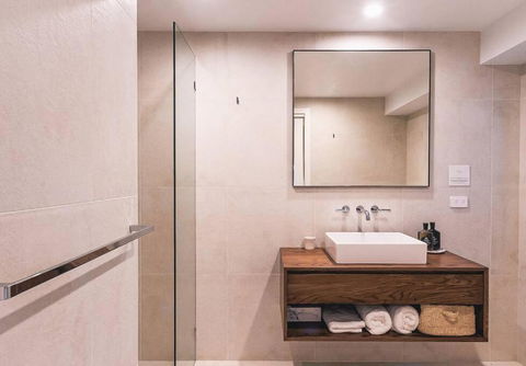 BAY PROPERTIES . Bridgewood - Accommodation Whitsundays 4