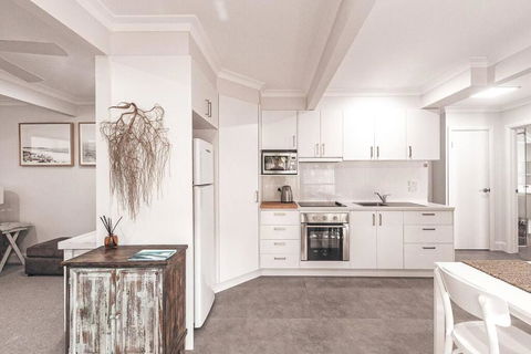 BAY PROPERTIES . Summer Salt On Main - Accommodation Whitsundays 4