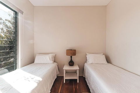 BAY PROPERTIES . The Big Chill - Accommodation Whitsundays 3
